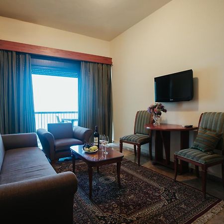 Holiday Suites Hotel & Beach Resort 주니에 외부 사진