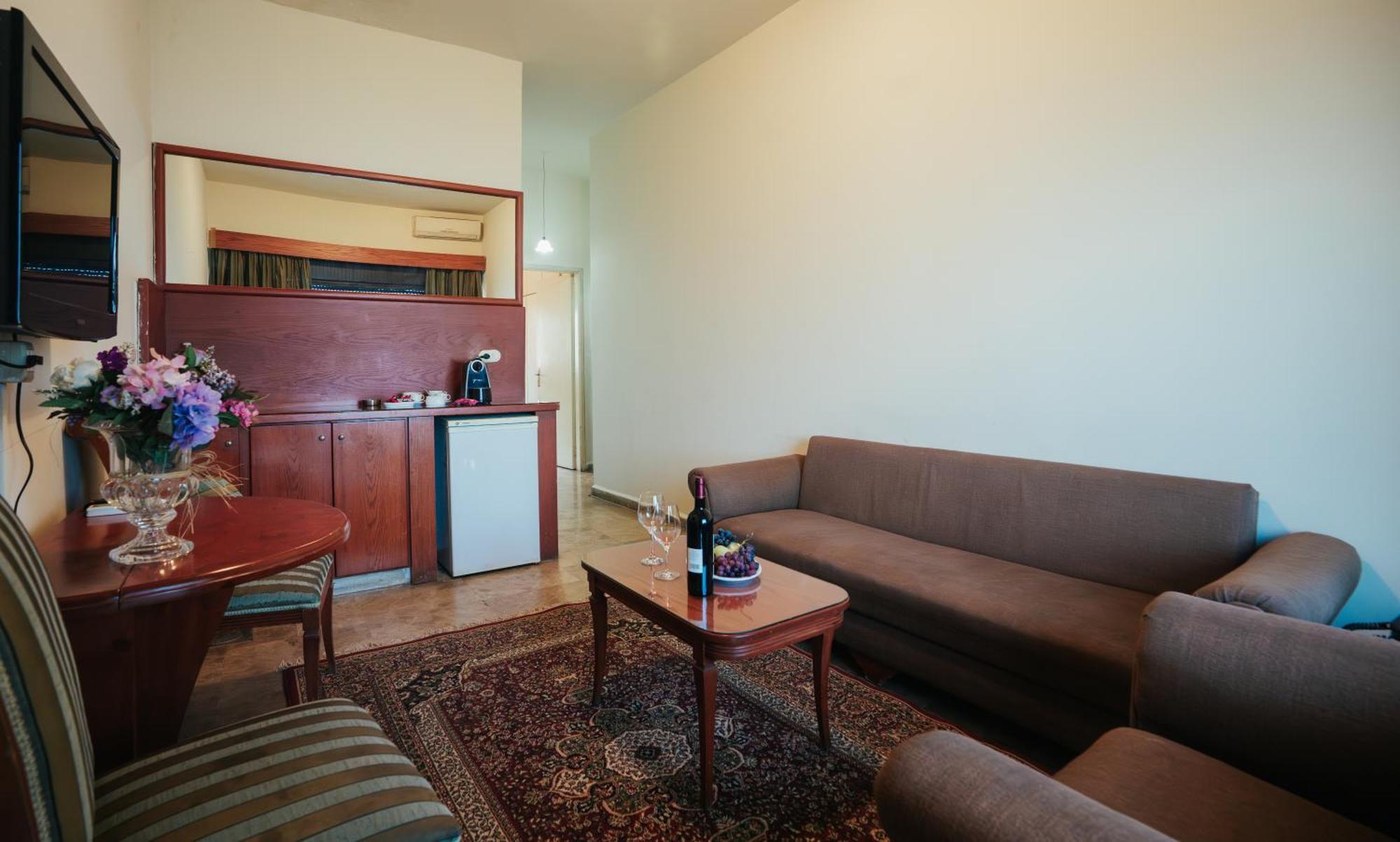 Holiday Suites Hotel & Beach Resort 주니에 외부 사진