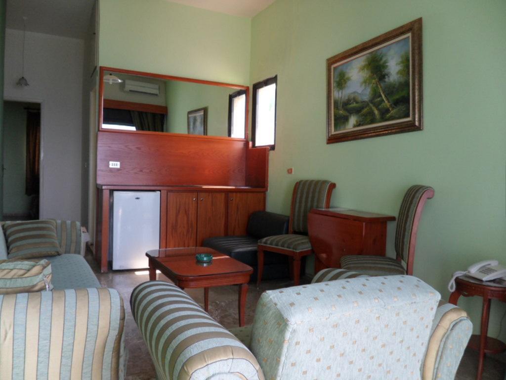 Holiday Suites Hotel & Beach Resort 주니에 외부 사진
