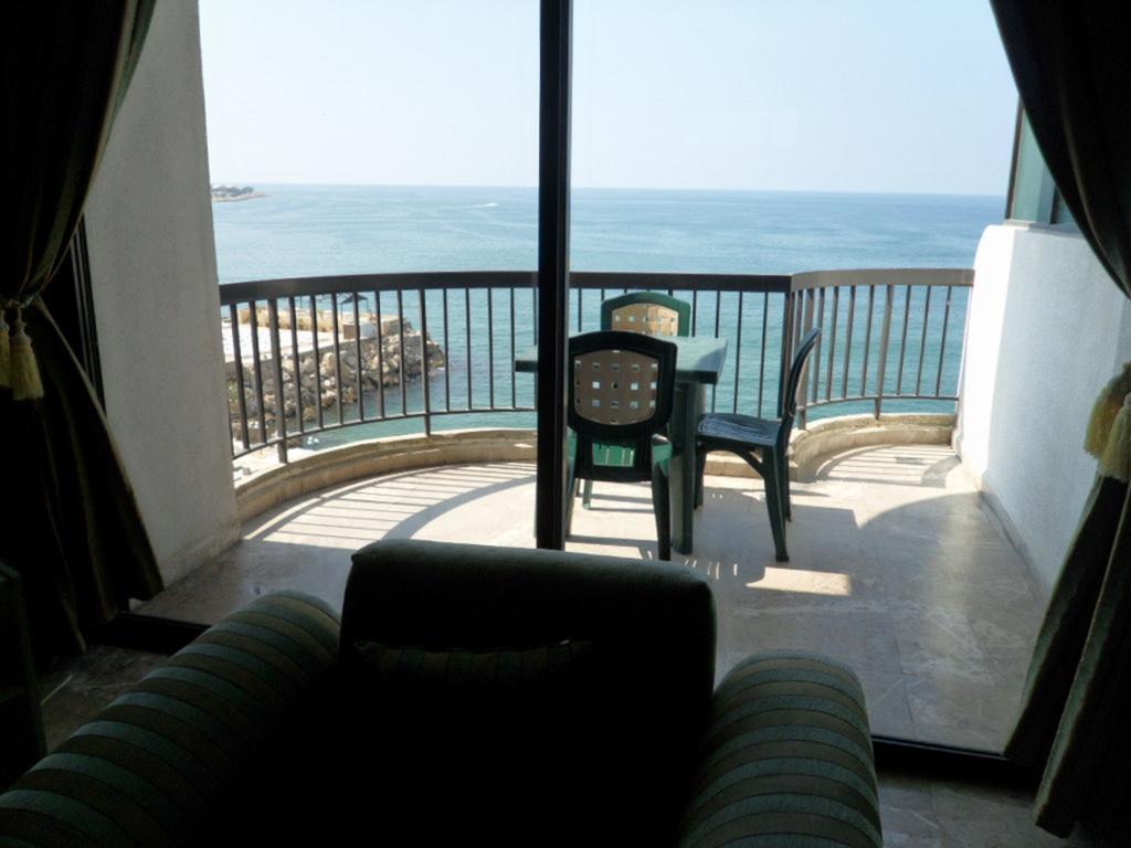 Holiday Suites Hotel & Beach Resort 주니에 객실 사진