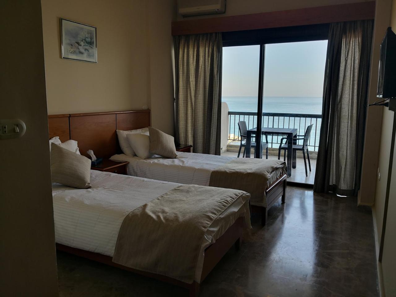 Holiday Suites Hotel & Beach Resort 주니에 외부 사진