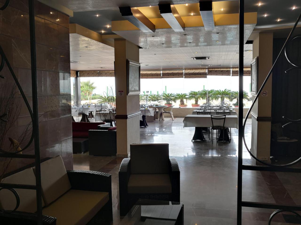 Holiday Suites Hotel & Beach Resort 주니에 외부 사진