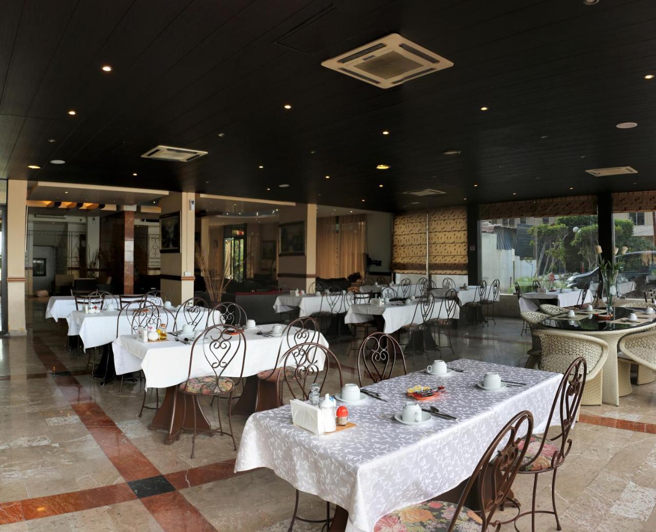 Holiday Suites Hotel & Beach Resort 주니에 외부 사진