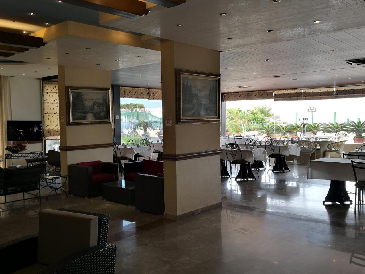 Holiday Suites Hotel & Beach Resort 주니에 외부 사진