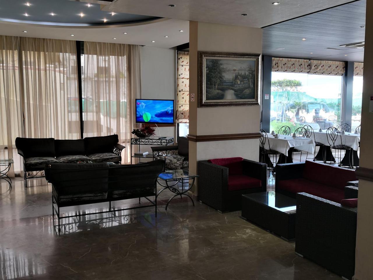 Holiday Suites Hotel & Beach Resort 주니에 외부 사진