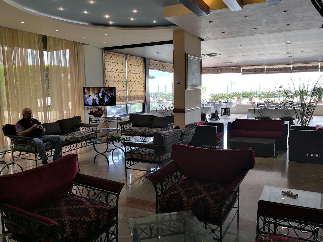 Holiday Suites Hotel & Beach Resort 주니에 외부 사진